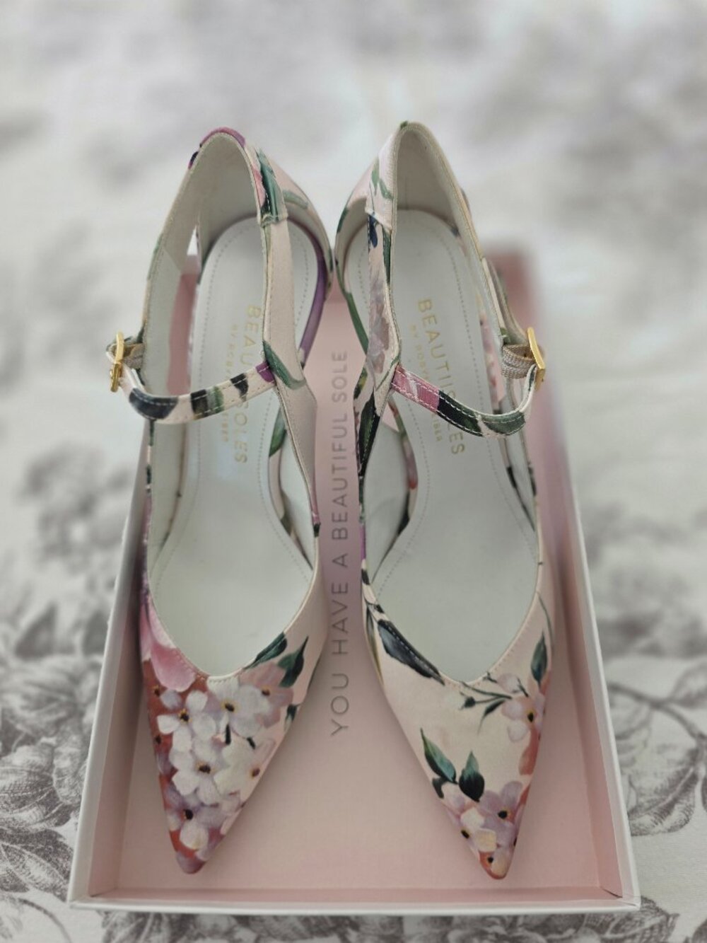 NIB Beautiisoles 'Agnese' Ankle Strap Pumps, 7.5, Pale Pink with flowers pattern